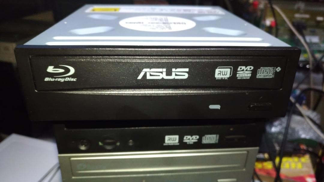 ASUS BW-16D1HT PRO BLK Blu-ray ドライブ