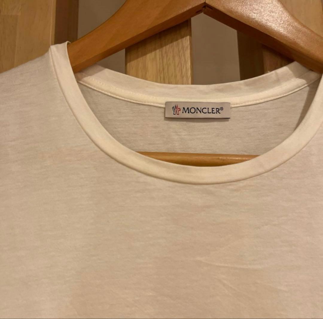 モンクレール　白Tシャツ　袖ワッペン