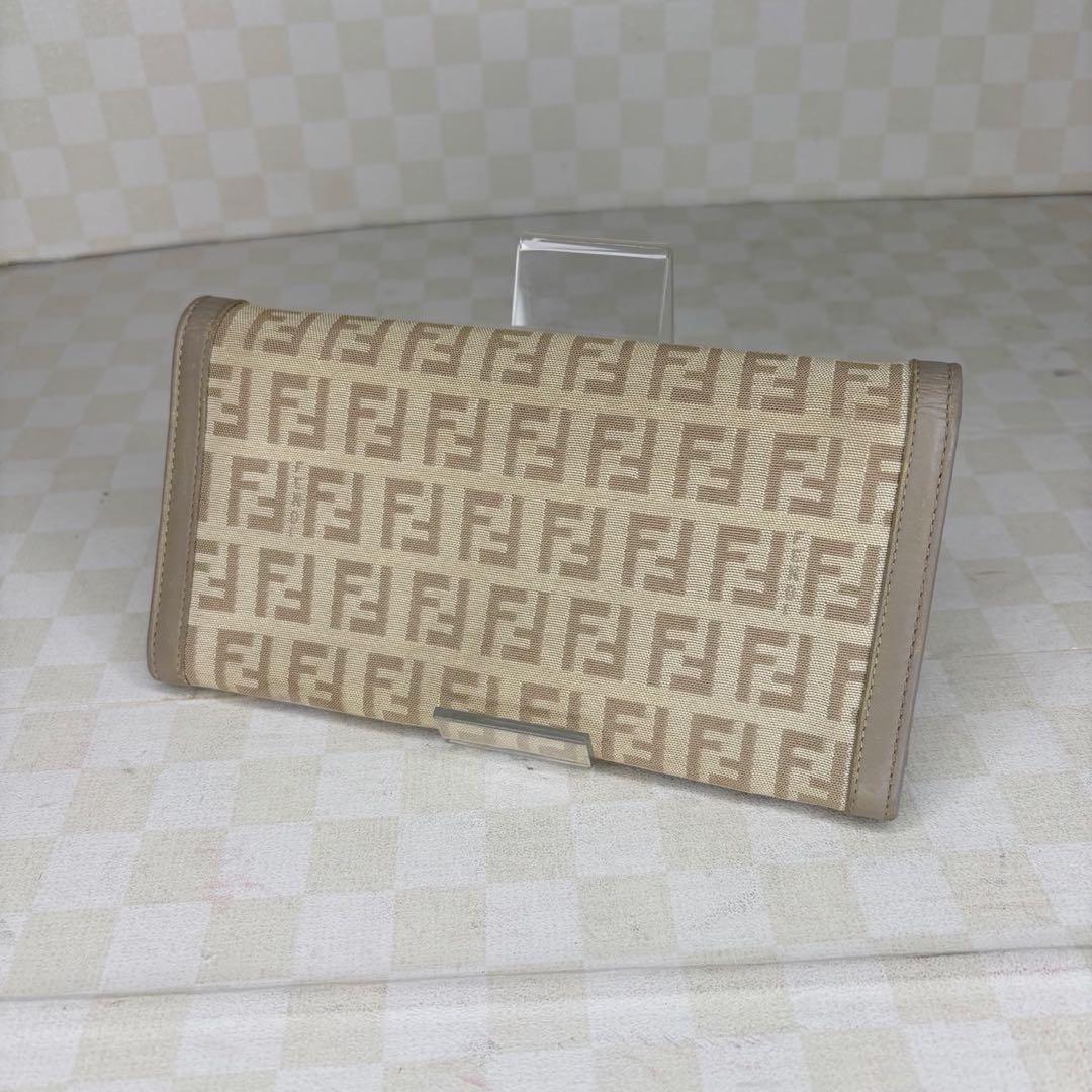 極美品　FENDI 長財布　二つ折り　M05