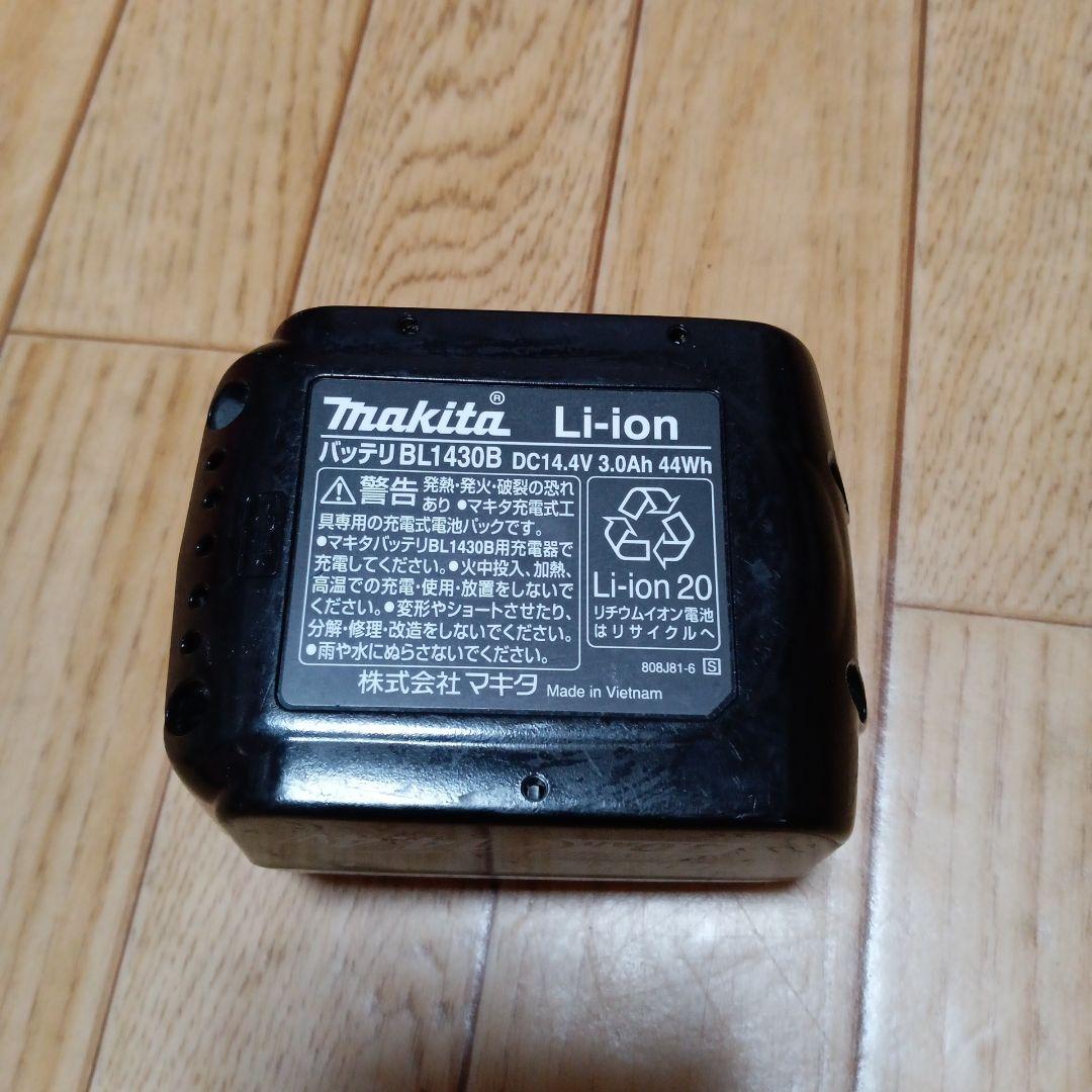 マキタ14.4V充電式クリーナ　CL142FD 純正バッテリーと純正充電器付