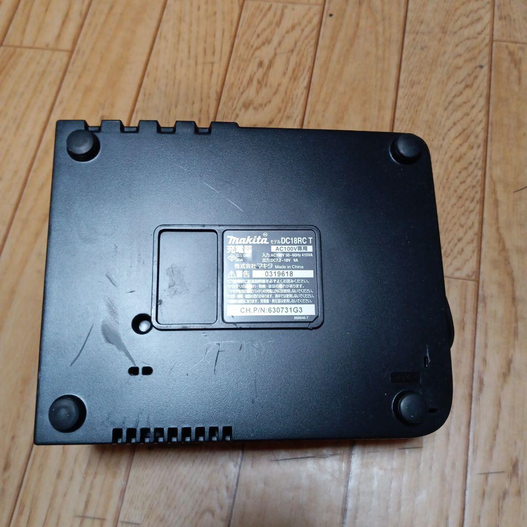 マキタ14.4V充電式クリーナ　CL142FD 純正バッテリーと純正充電器付