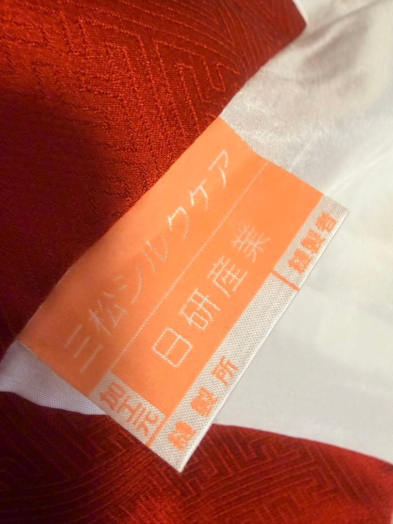ノ*ー様 【美品/トールサイズ】圧巻の振袖 古典柄 真紅の生地に鞘型の地紋 白い