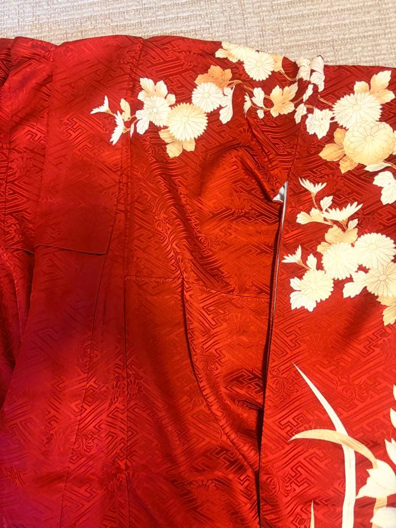 ノ*ー様 【美品/トールサイズ】圧巻の振袖 古典柄 真紅の生地に鞘型の地紋 白い