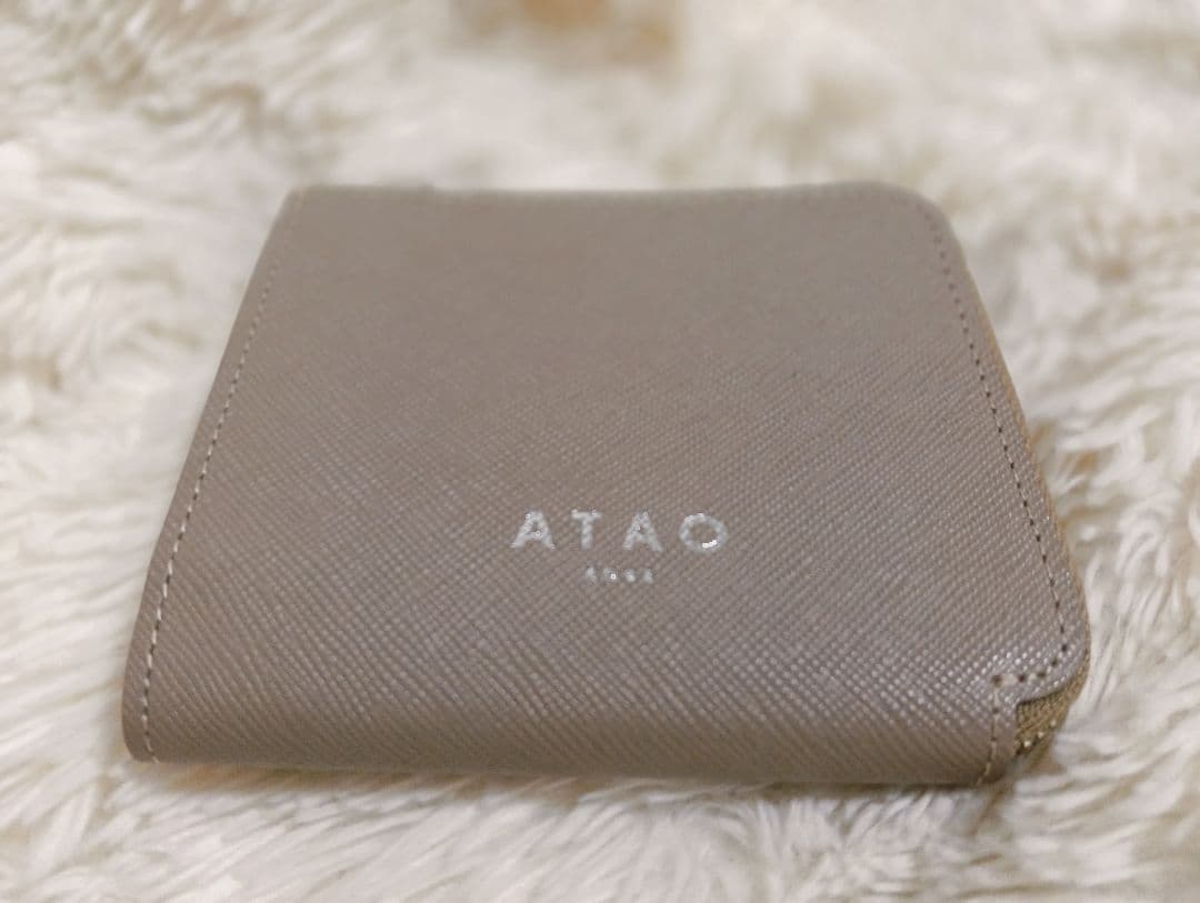 美品アタオATAOチェス　サンドベージュ折財布　ミニ財布　男女兼用