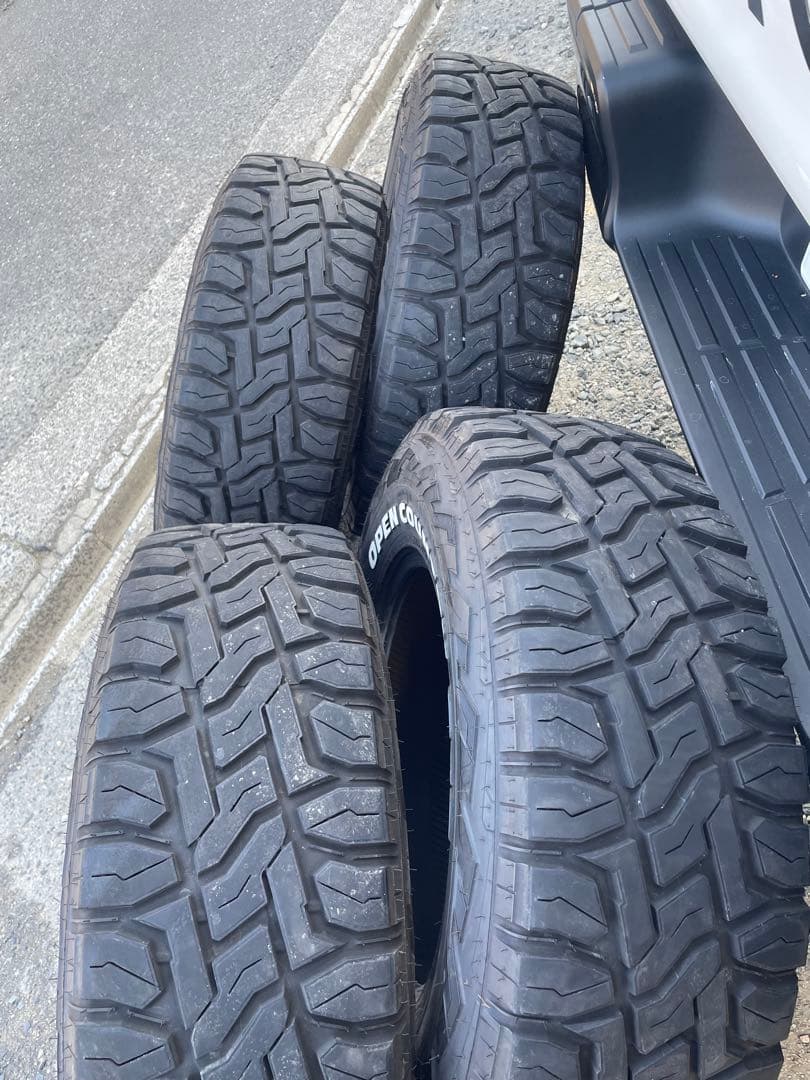 タイヤ・ホイール 265\70\17 TOYO TIRES OPEN COUNTRY R/T