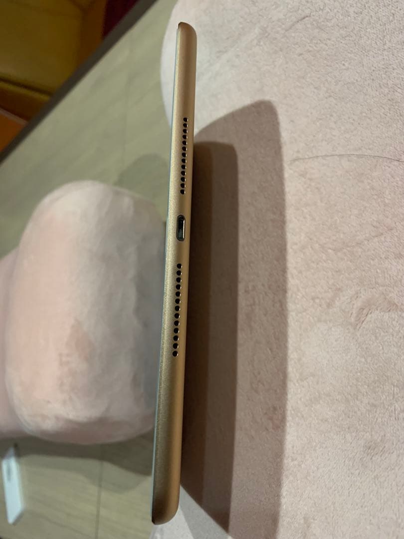 Apple iPad (第8世代) 32GB WIFIモデル ケース付 最終値下