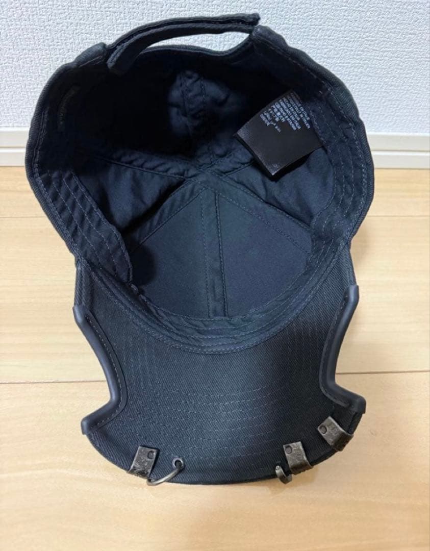 BALENCIAGA ブラック ピアスベースボールキャップ Lサイズ