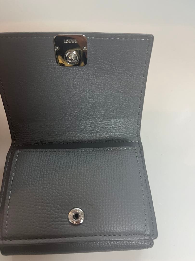 デ*コ様 正規 LOEWE 財布 アナグラム 三つ折り グレー