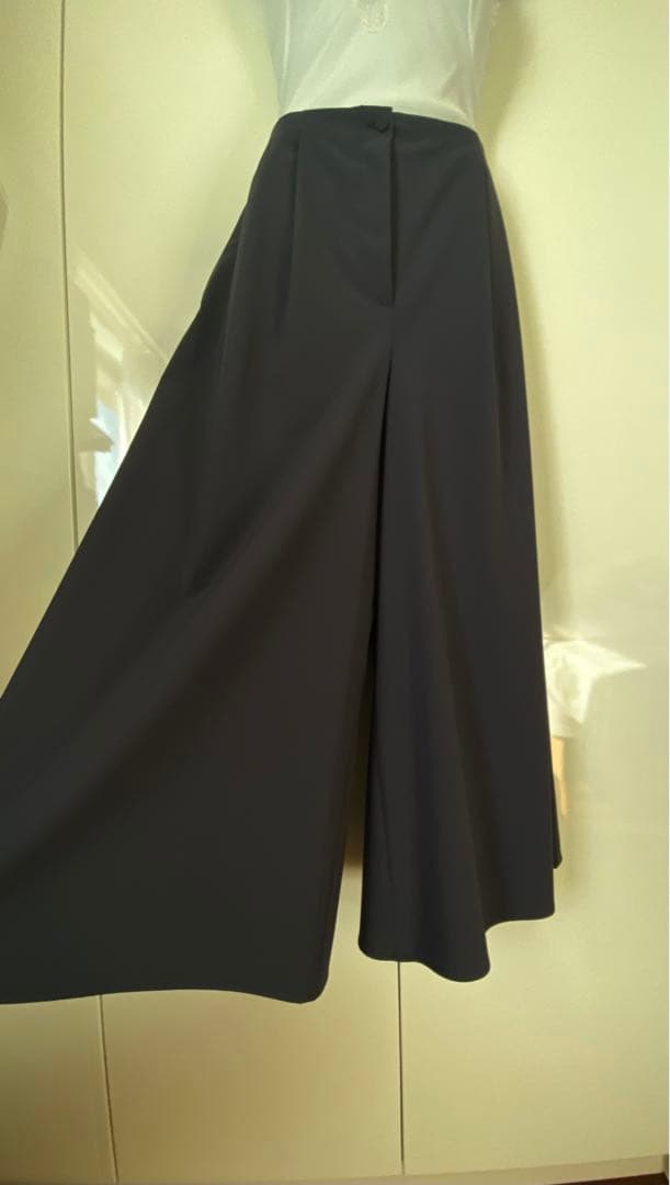新品・セオリーワイドパンツ