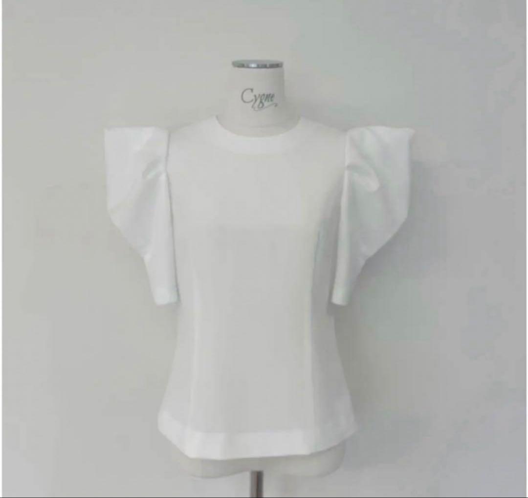 新品未着用！シーニュ⭐︎Cygne⭐︎とんがりトップス半袖Emily