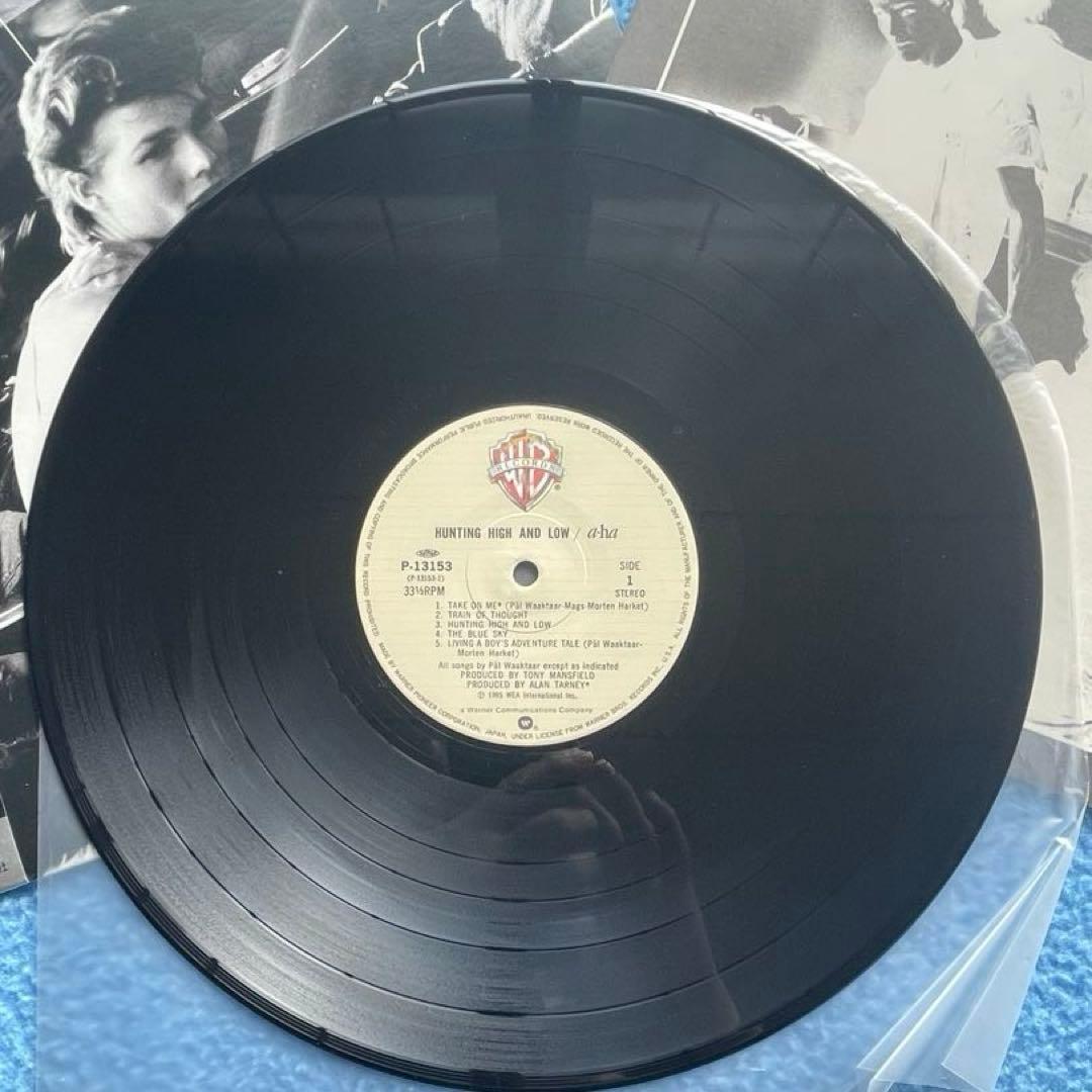 a-ha「ハンティング・ハイ・アンド・ロウ」「ルージング・ユー」レコード2枚。