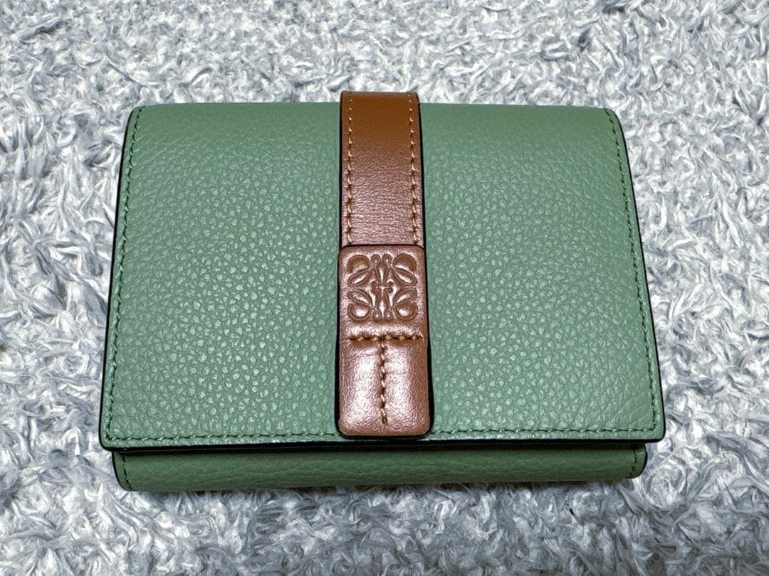 【⭐︎美ら海⭐︎】 LOEWE トライフォールドウォレット　ローズマリー