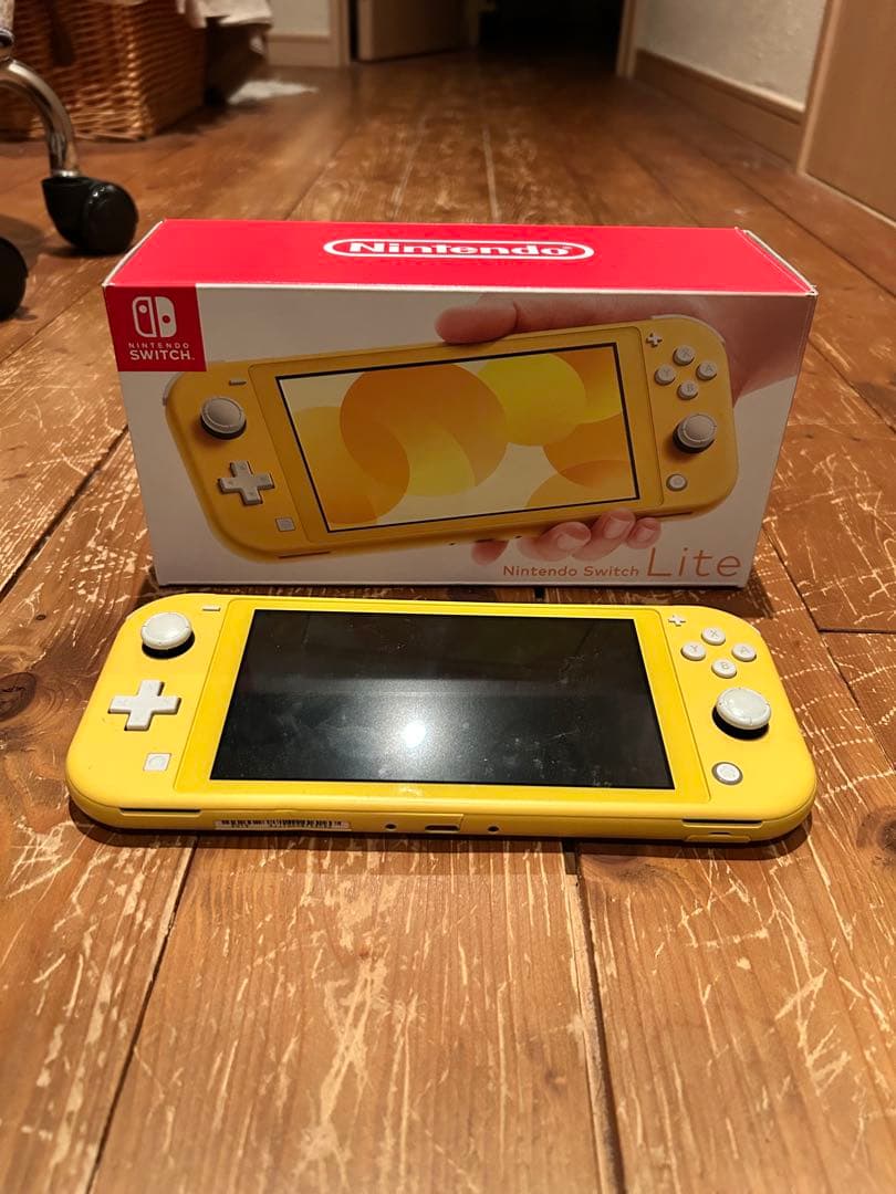 NINTENDO SWITCH 【ジャンク】箱付き　color: イエロー