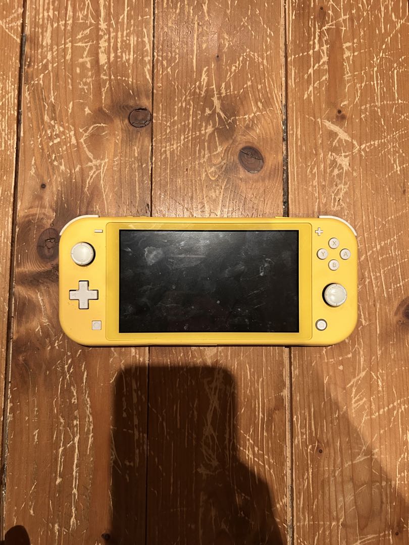 NINTENDO SWITCH 【ジャンク】箱付き　color: イエロー