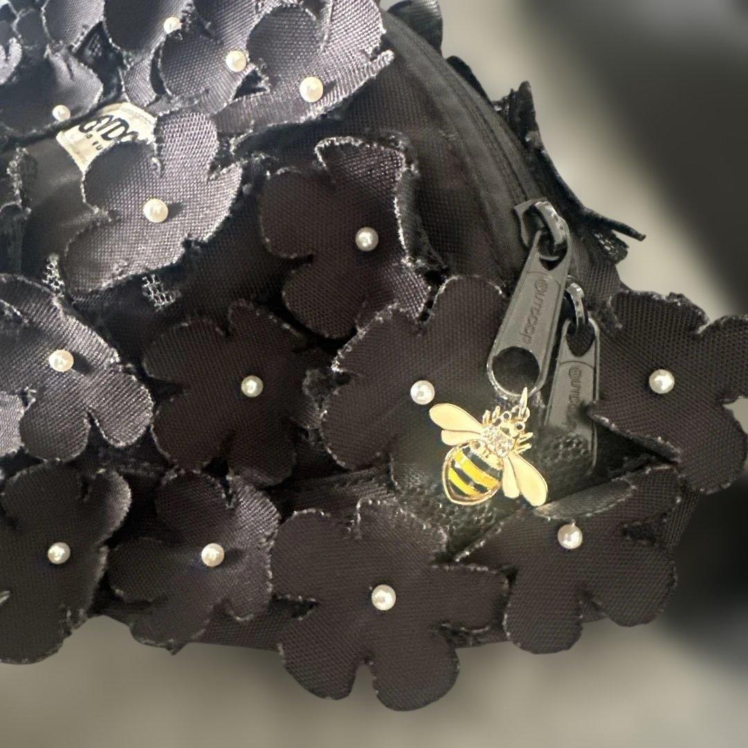 Muveil コラボOUTDOOR ブラック ボディバッグ 花モチーフ