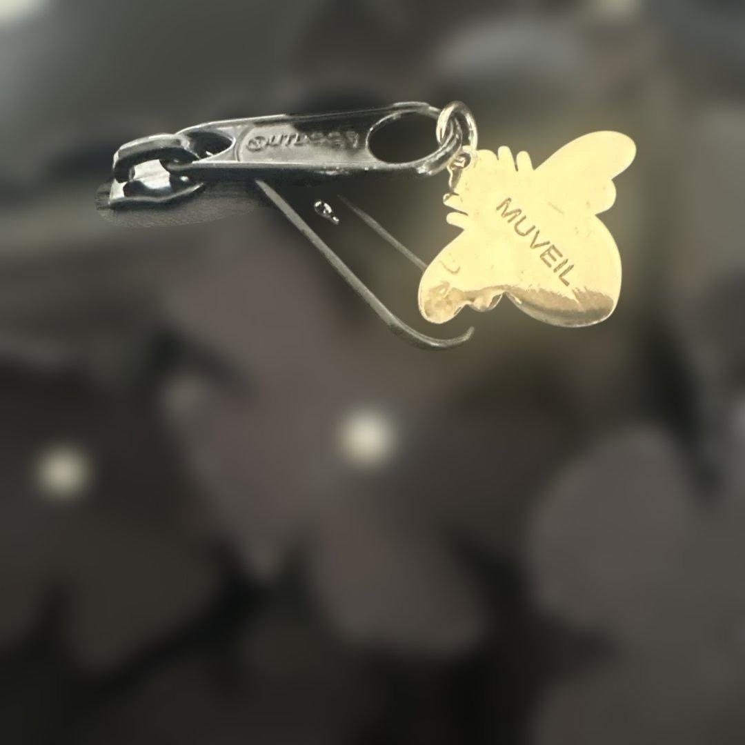 Muveil コラボOUTDOOR ブラック ボディバッグ 花モチーフ