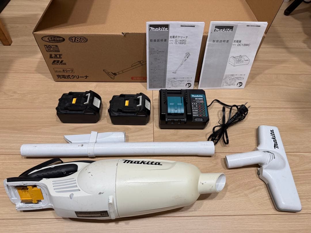 ☆*☆様 Makita CL180FD スティッククリーナー 充電器　バッテリー