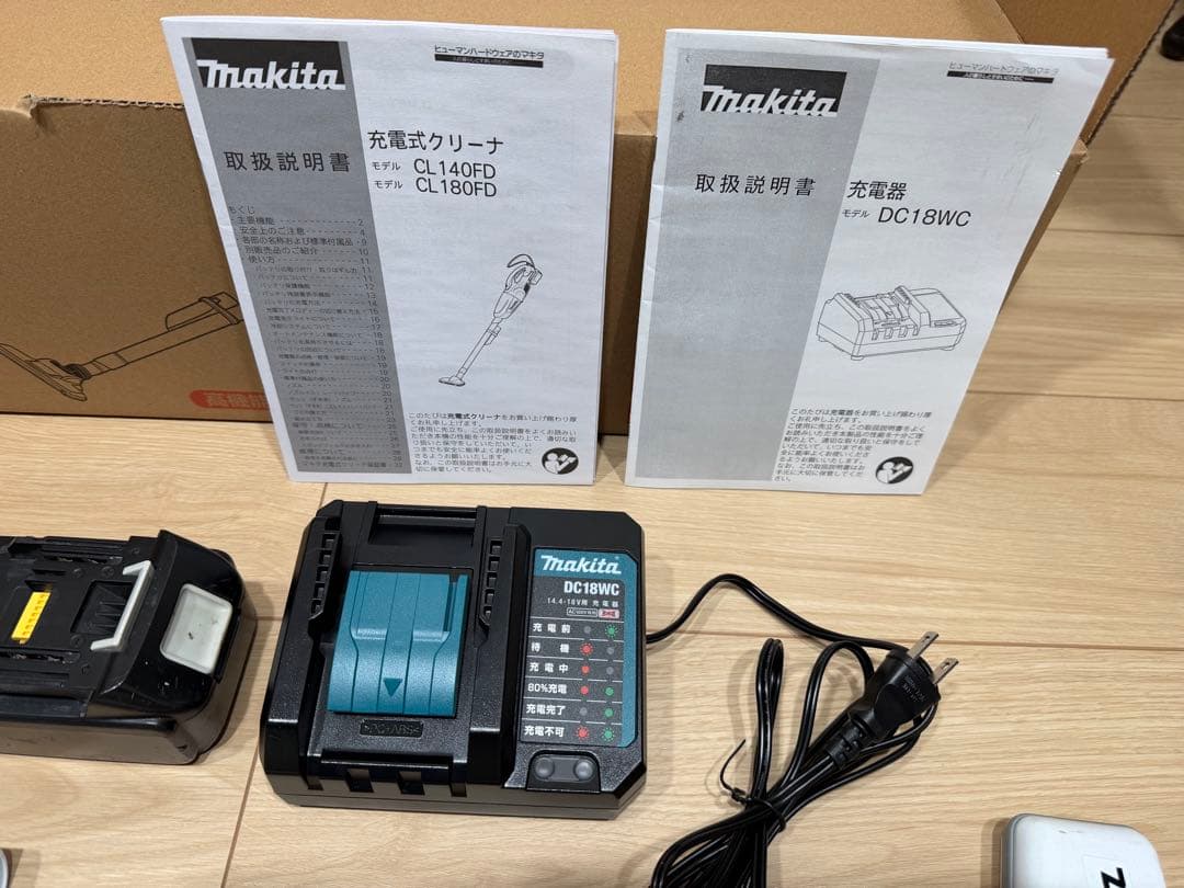 ☆*☆様 Makita CL180FD スティッククリーナー 充電器　バッテリー