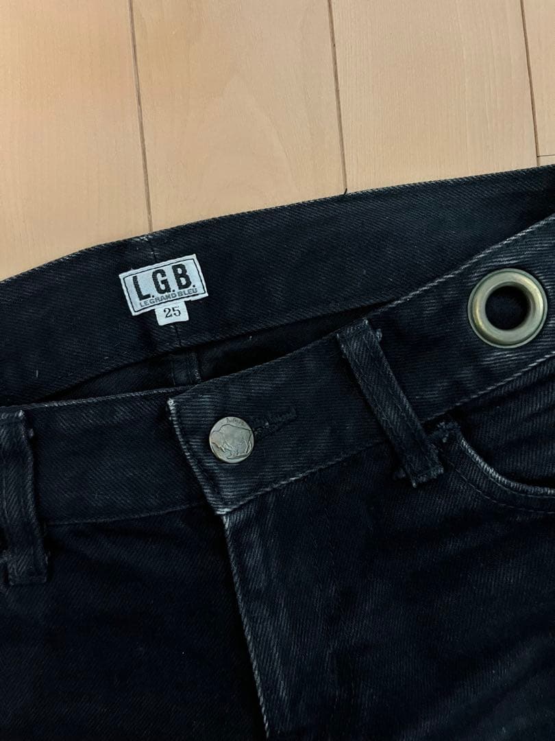 ニ*様 LGB 【美品】ブラック　ジップ　フレア　デニム サイズ25