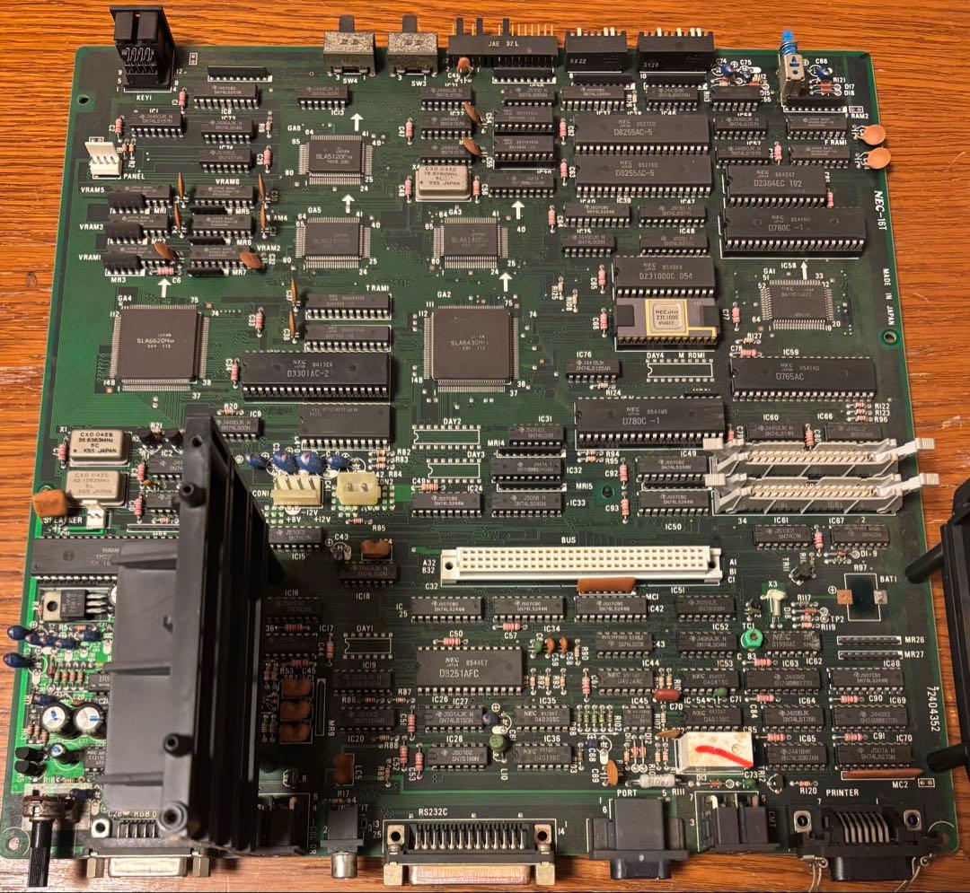 PC-8801mkIIFR 本体とキーボード 動作品