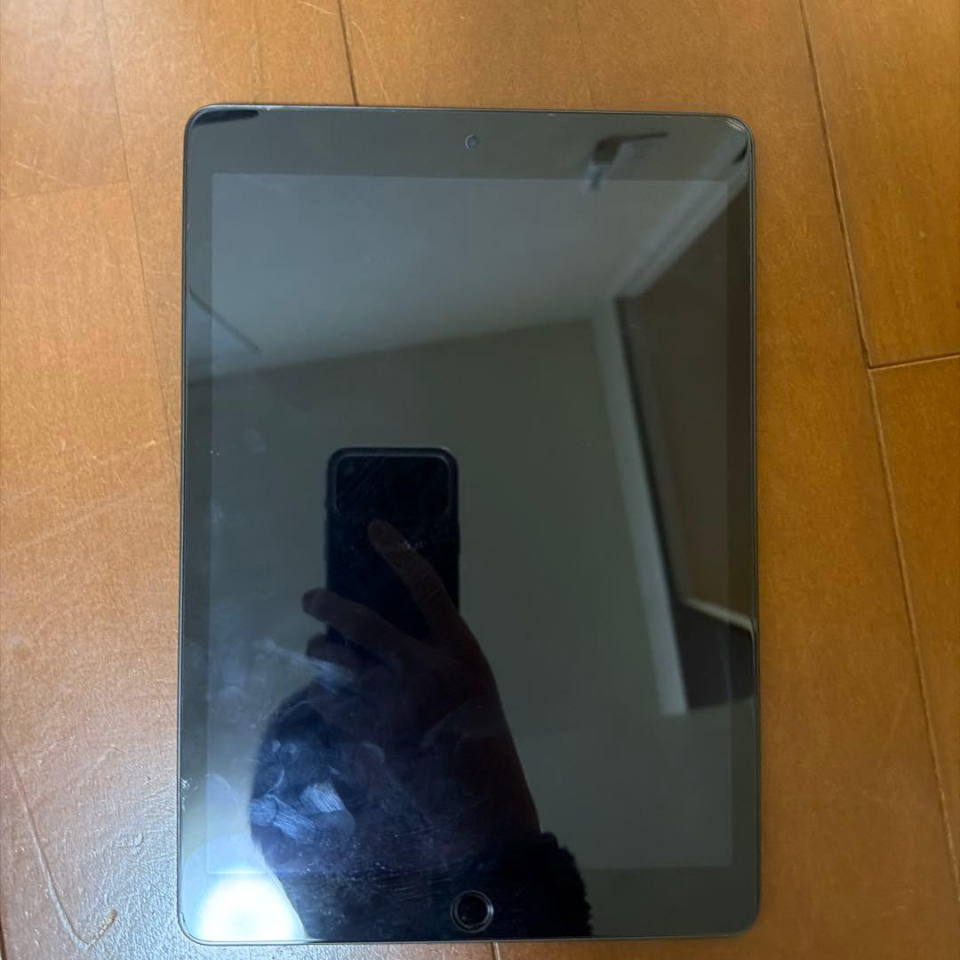 Apple iPad グレー 画面傷あり