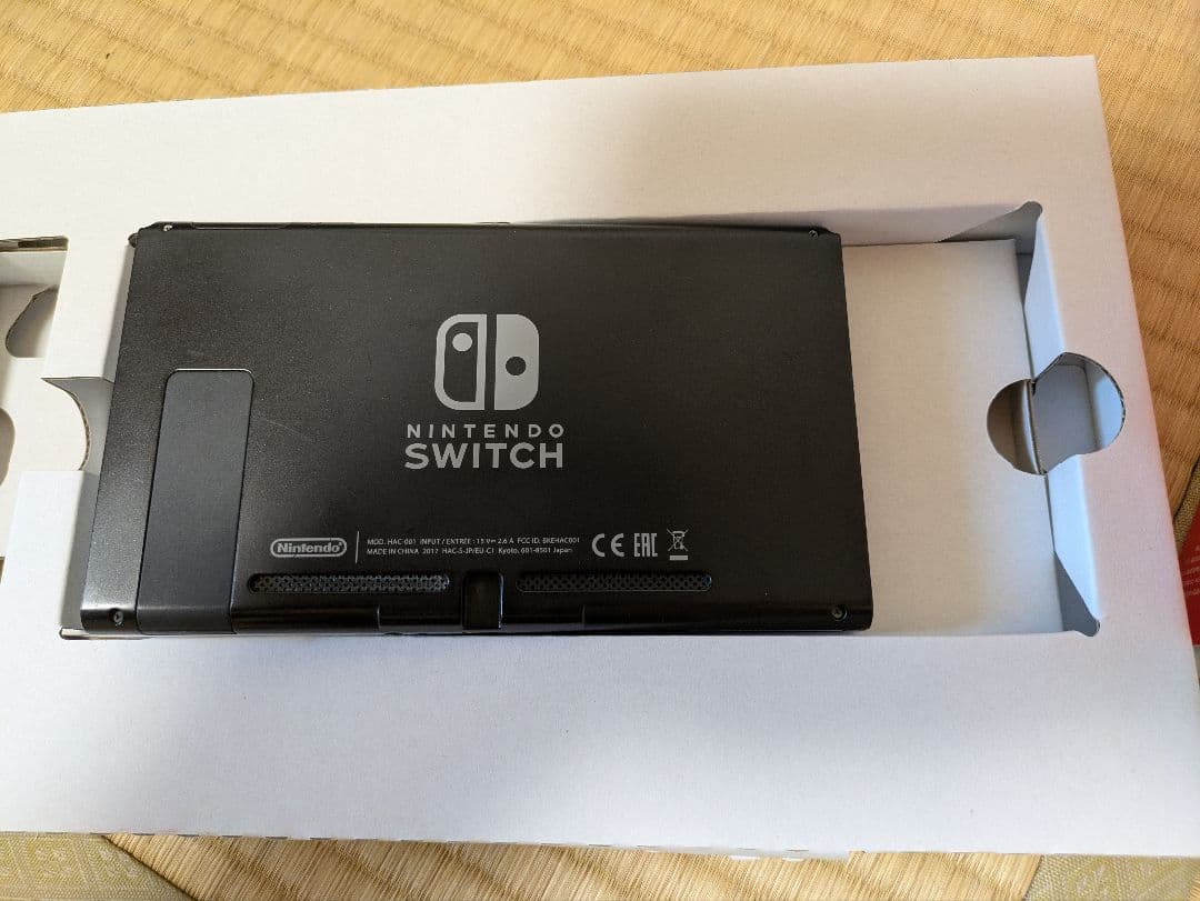 NINTENDO Switch ジョイコンなし