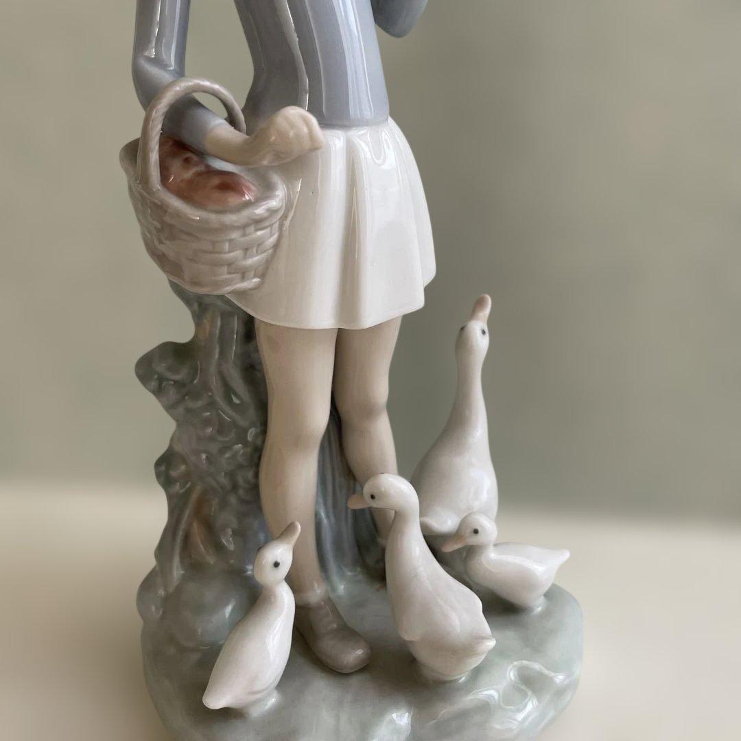 リヤドロ　LLADRO 傘を持つ少女とガチョウ
