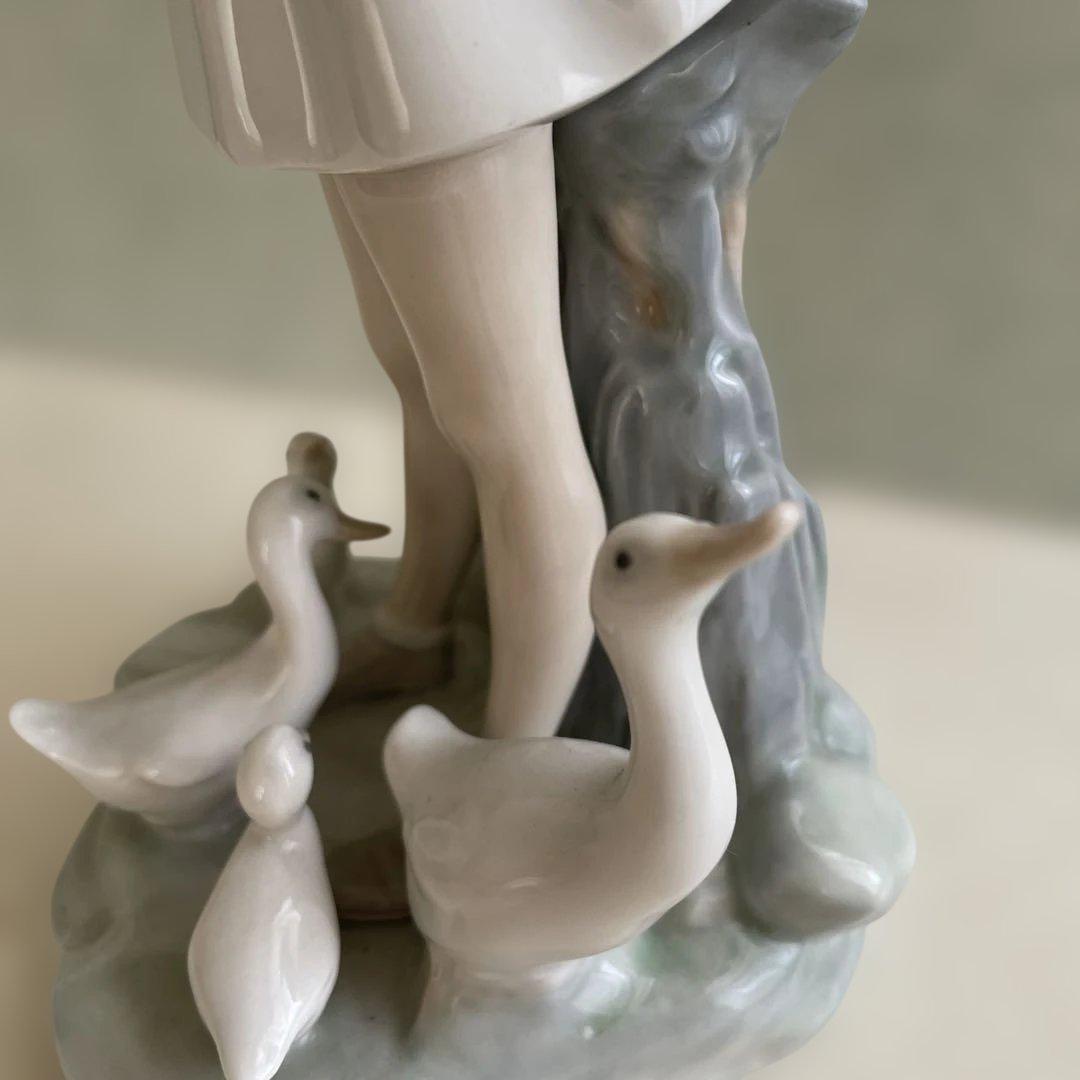リヤドロ　LLADRO 傘を持つ少女とガチョウ