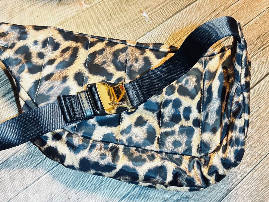 MICHAEL KORS ヒョウ柄 ボディバッグ