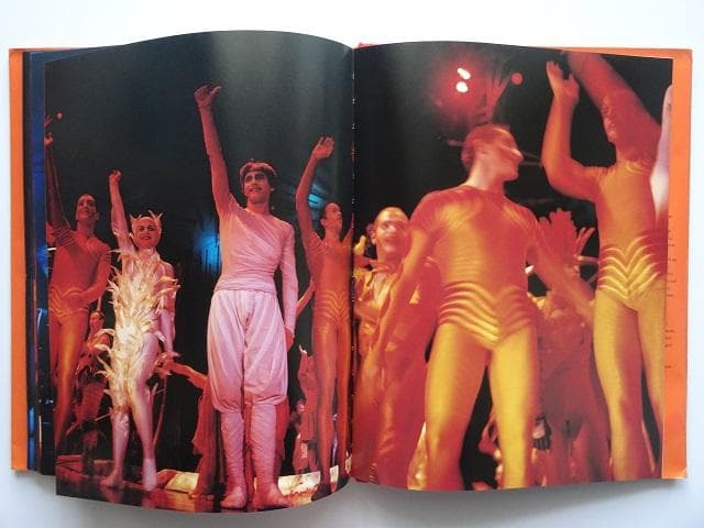 洋書◆シルク・ドゥ・ソレイユ VAREKAI バレカイ写真集 本 ミュージカル