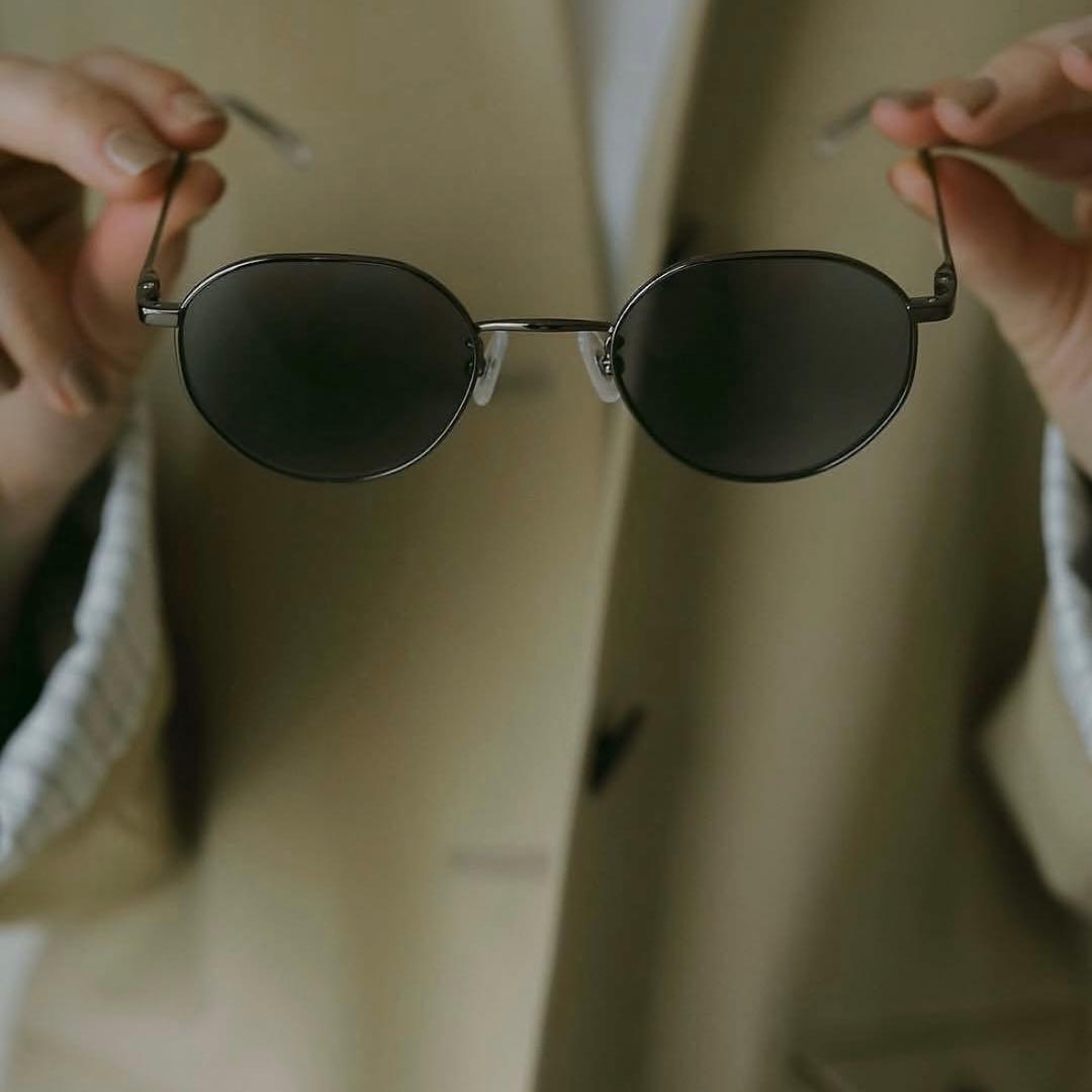 aim × MANOF CROWN PUNT SHAPE SUNGLASSES
