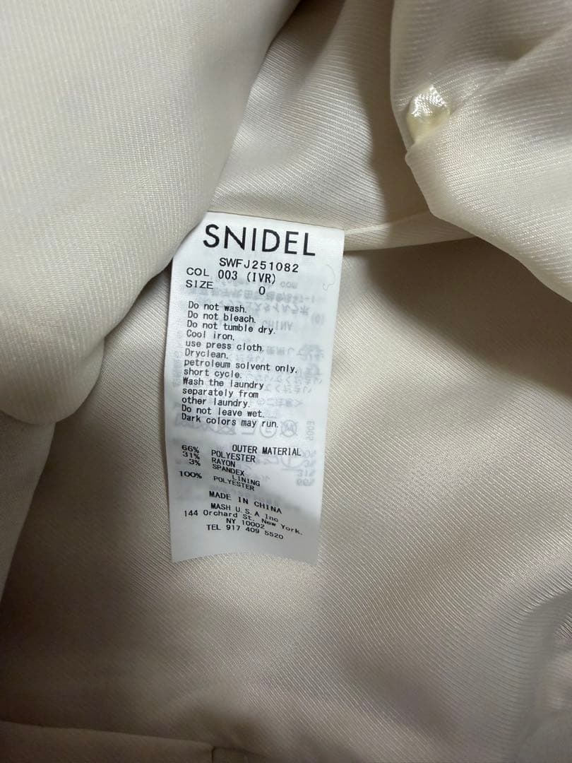 SNIDEL Sustainaイレギュラー金ボタンジャケット