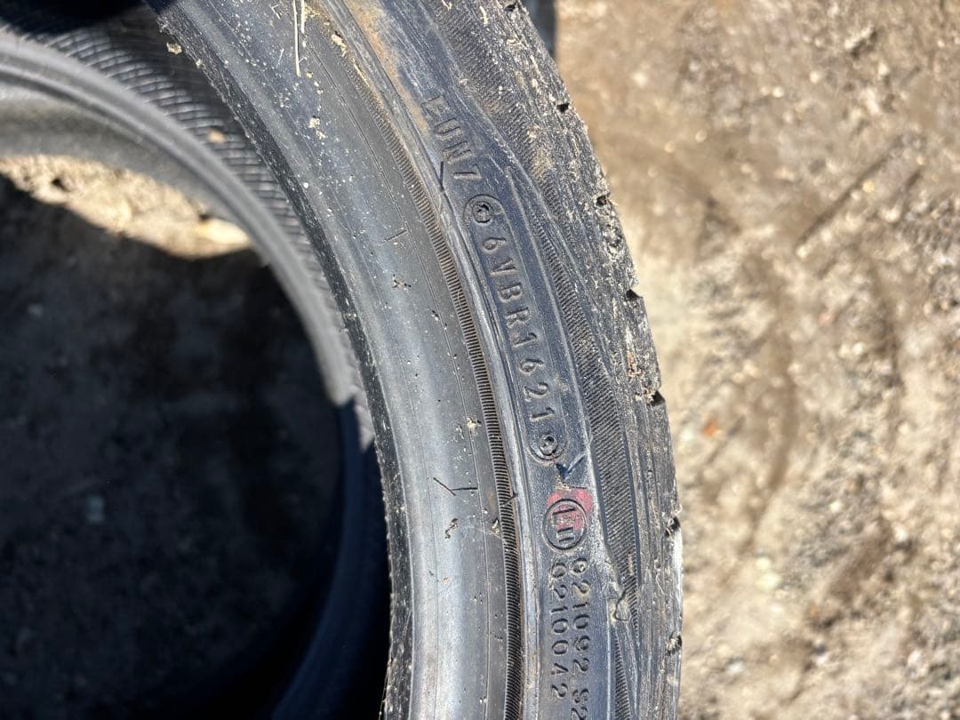 265/35r19 新車外し　2本