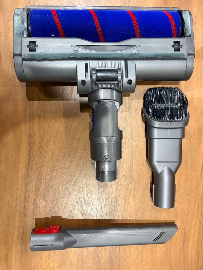【箱付】Dyson V8 fluffy(フィルター新品)※一部非純正品
