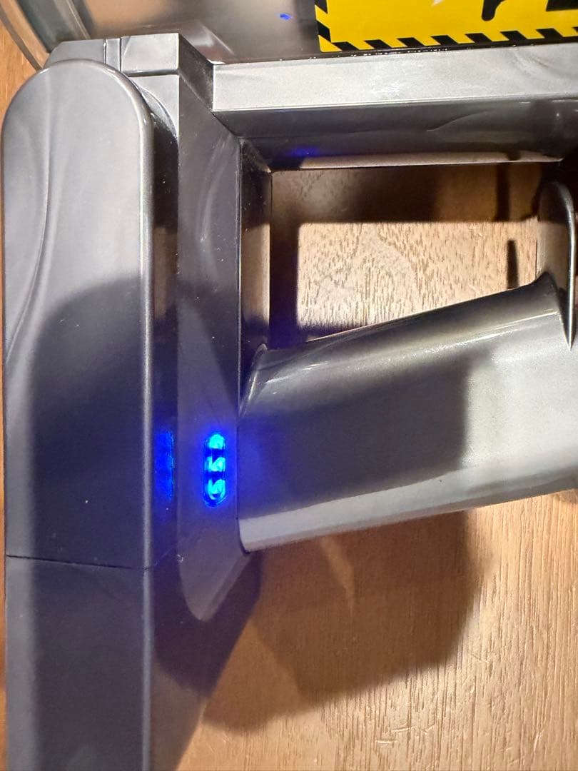 【箱付】Dyson V8 fluffy(フィルター新品)※一部非純正品