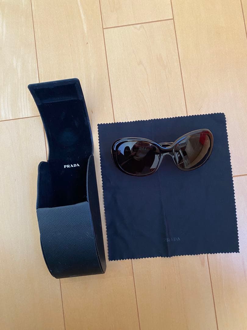 PRADA ブラウンキャットアイサングラス