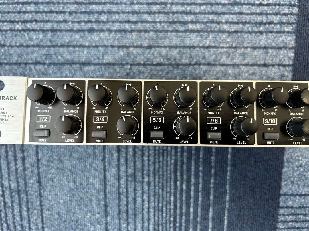 BEHRINGER RX1602 EURORACK PRO ラインミキサー
