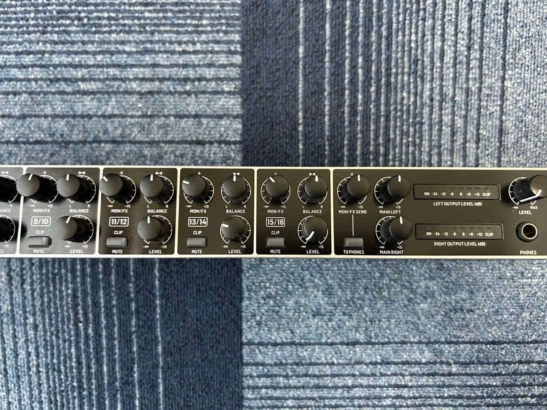 BEHRINGER RX1602 EURORACK PRO ラインミキサー