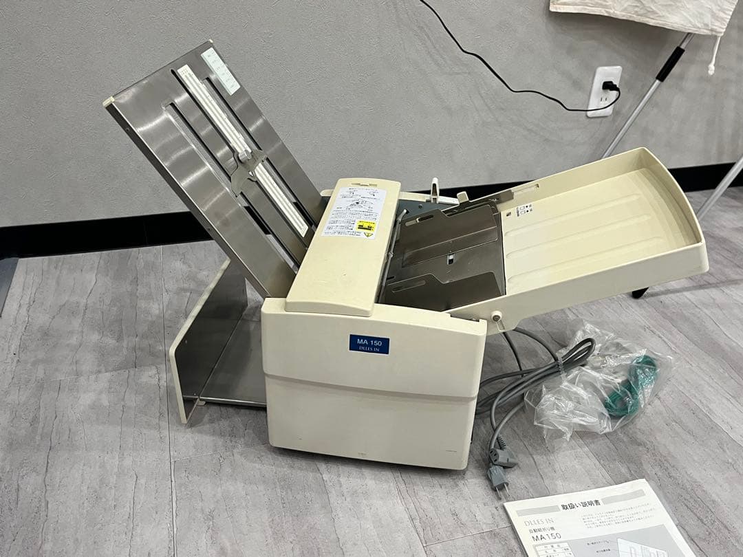 自動紙折り機