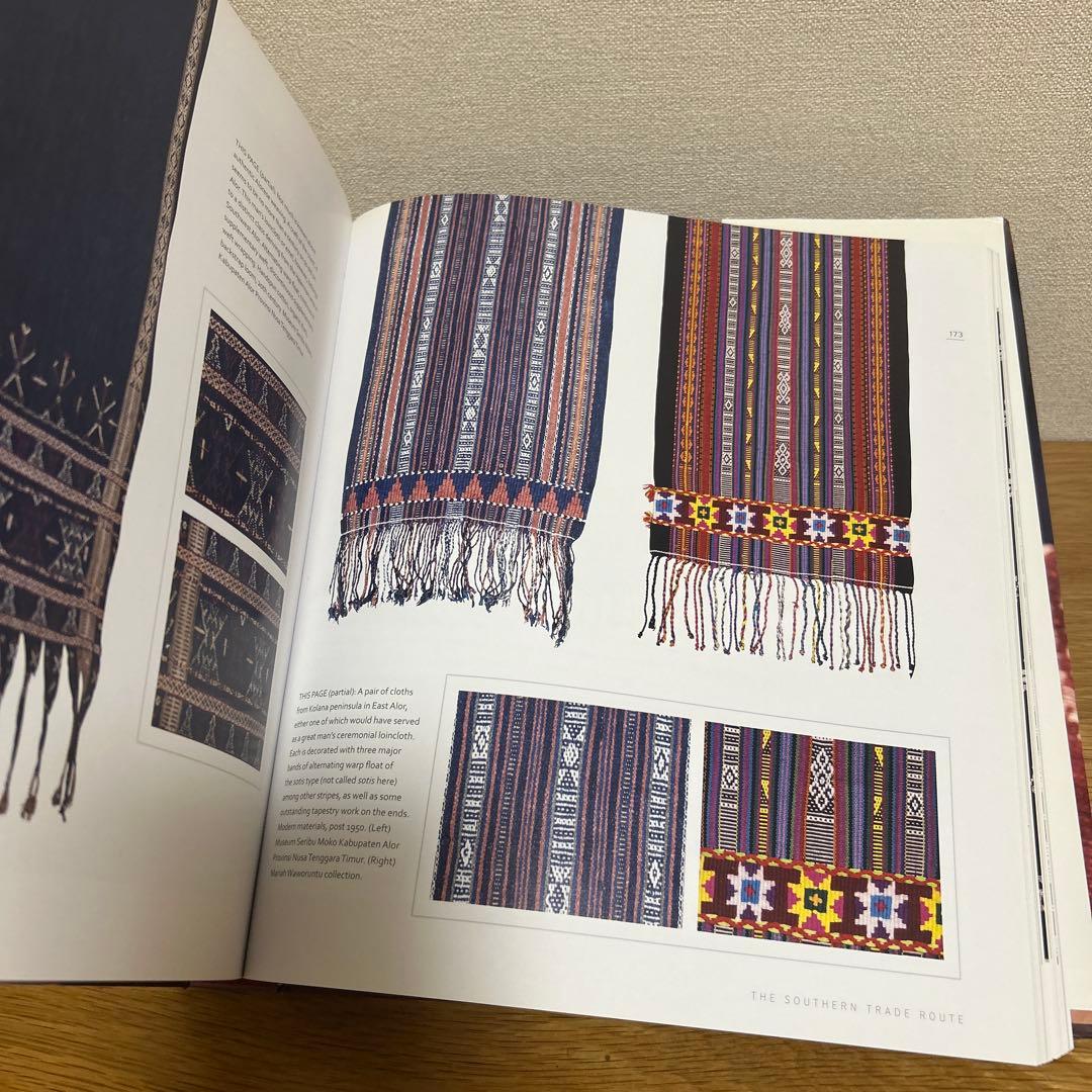 インドネシア　バティック布　本　FLOATING THREADS