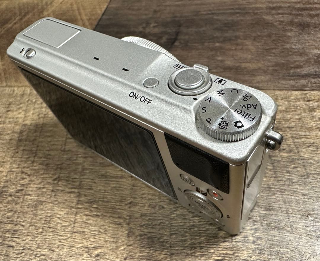 FUJIFILM XQ1 シルバー　【要確認】