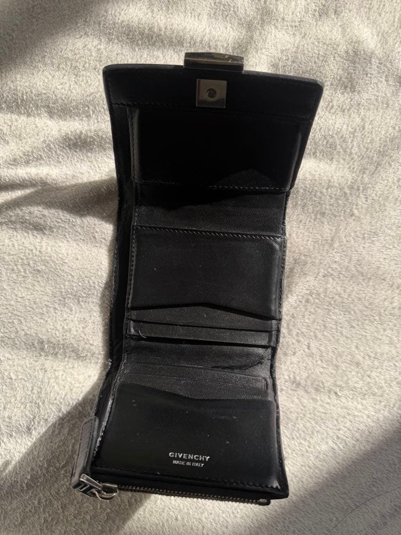 GIVENCHY イタリア製　財布