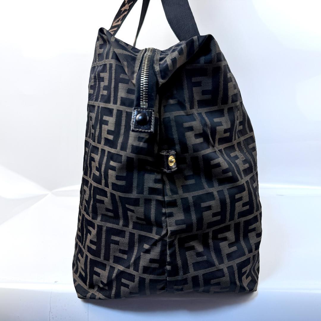 美品 FENDI ボストンバッグ 大容量 ズッカ ロゴ FF金具 ナイロン 旅行