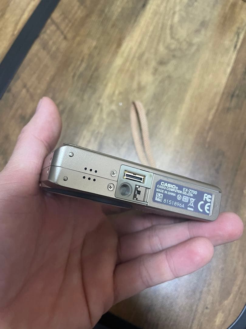 【CASIO】 デジタルカメラEXILIM EX-Z700 7.2メガピクセル