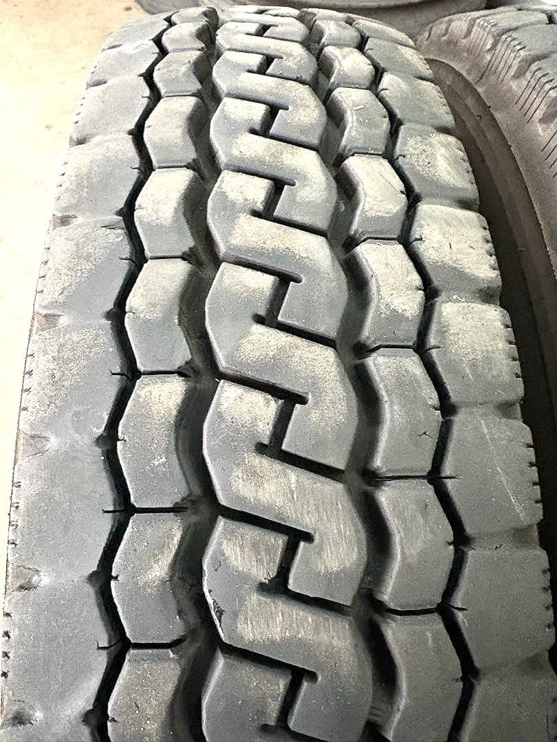 トラック用スノータイヤ　2本 185/85R16 111/108L LT