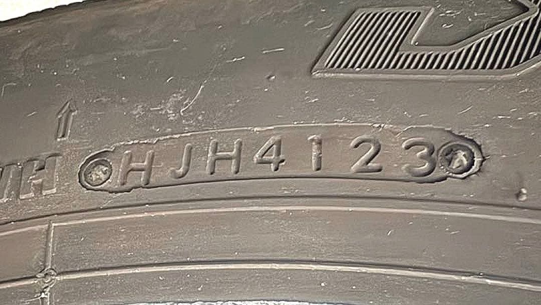 トラック用スノータイヤ　2本 185/85R16 111/108L LT