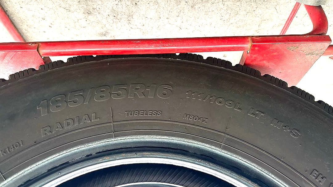 トラック用スノータイヤ　2本 185/85R16 111/108L LT