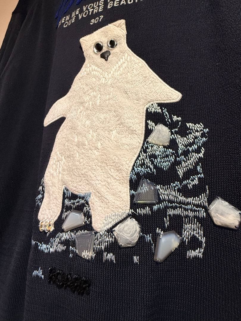MUVEIL ネイビーカーディガン　背面シロクマ