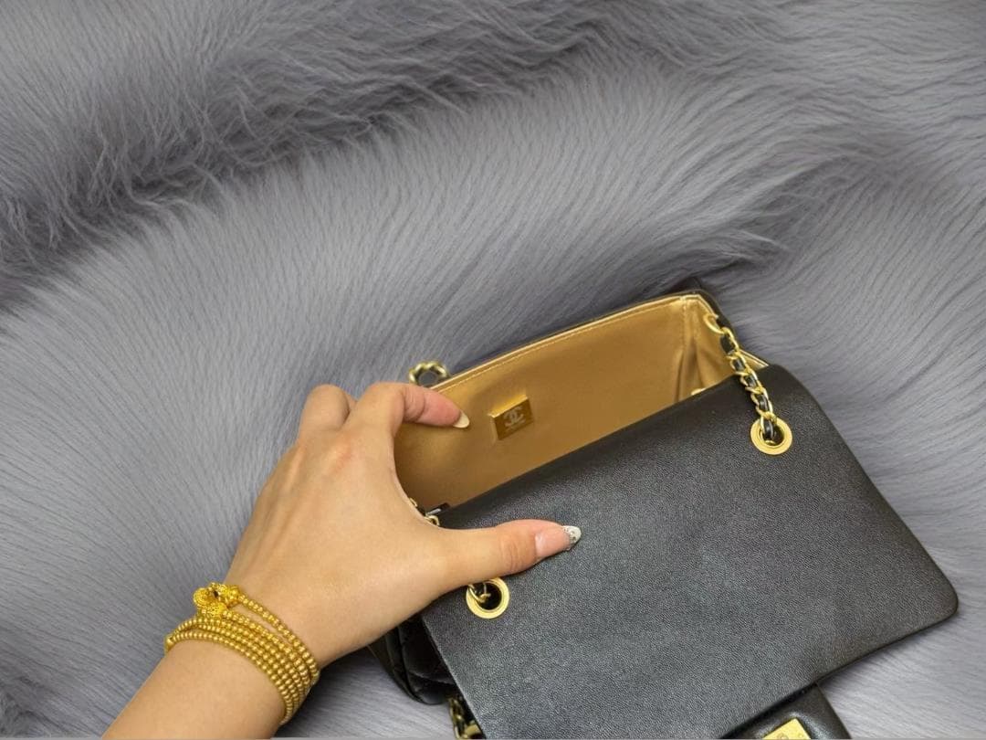 希少品 ブラック キルティング レザー ショルダーバッグ