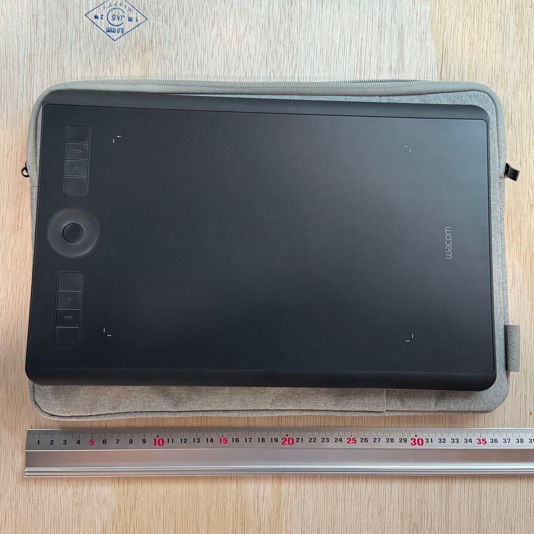 Wacom Intuos Pro ペンタブレット 美品　ケース付き